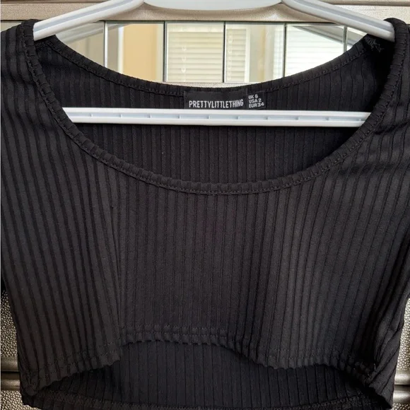 PrettyLittleThing Cropped Ribbed Longsleeve - Picture 2 of 3